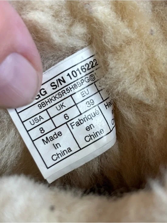 Like new UGGS Classic Shearling-Lined Suede Ankle Boots — Chestnut - Picture 6 of 6